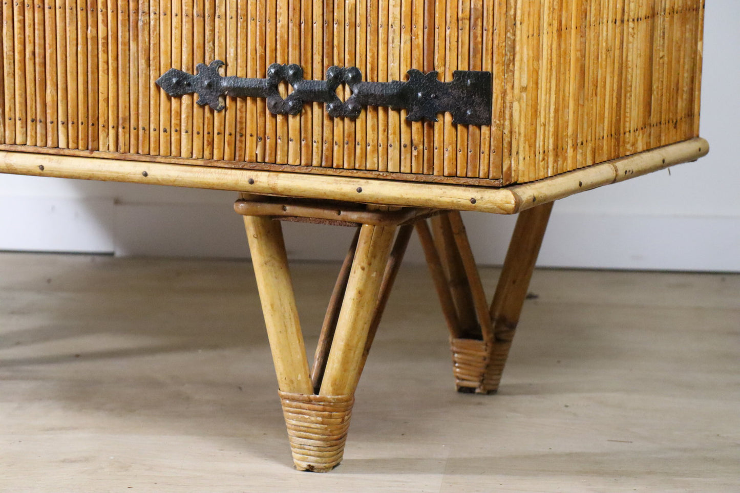 Buffet vintage en rotin tressé – 1960
