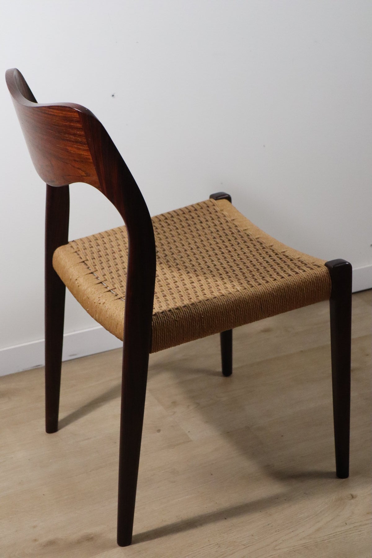 Chaise scandinave modèle 71 par Niels Otto Moller en teck et corde