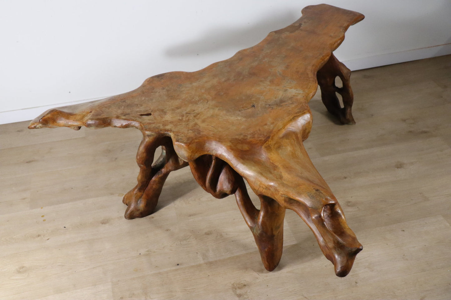Table basse sculpturale "Racine" brutaliste en orme massif