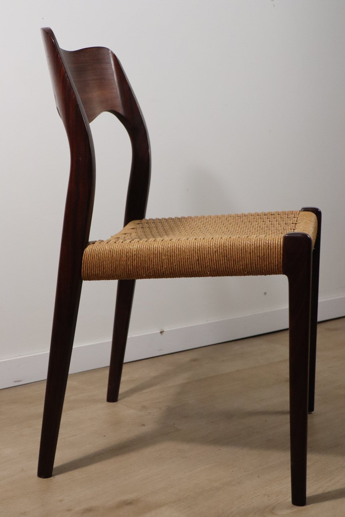 Chaise scandinave modèle 71 par Niels Otto Moller en teck et corde
