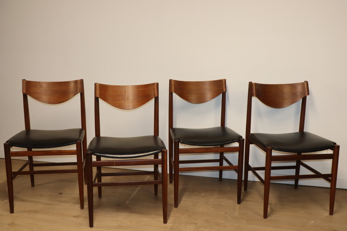 Série de 4 chaises italiennes par Gianfranco Frattini en teck, 1960