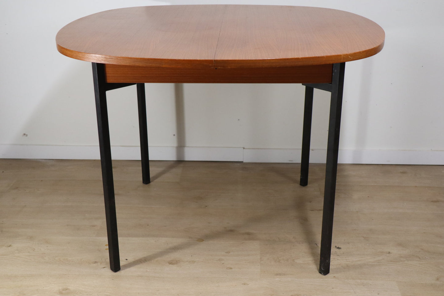 Table extensible en teck de Pierre Guariche édition Minvielle, 1960