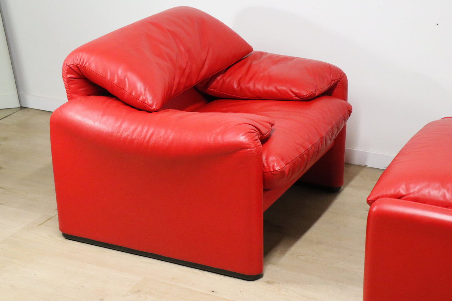 Fauteuil et ottoman Maralunga par Vico Magistretti pour Cassina