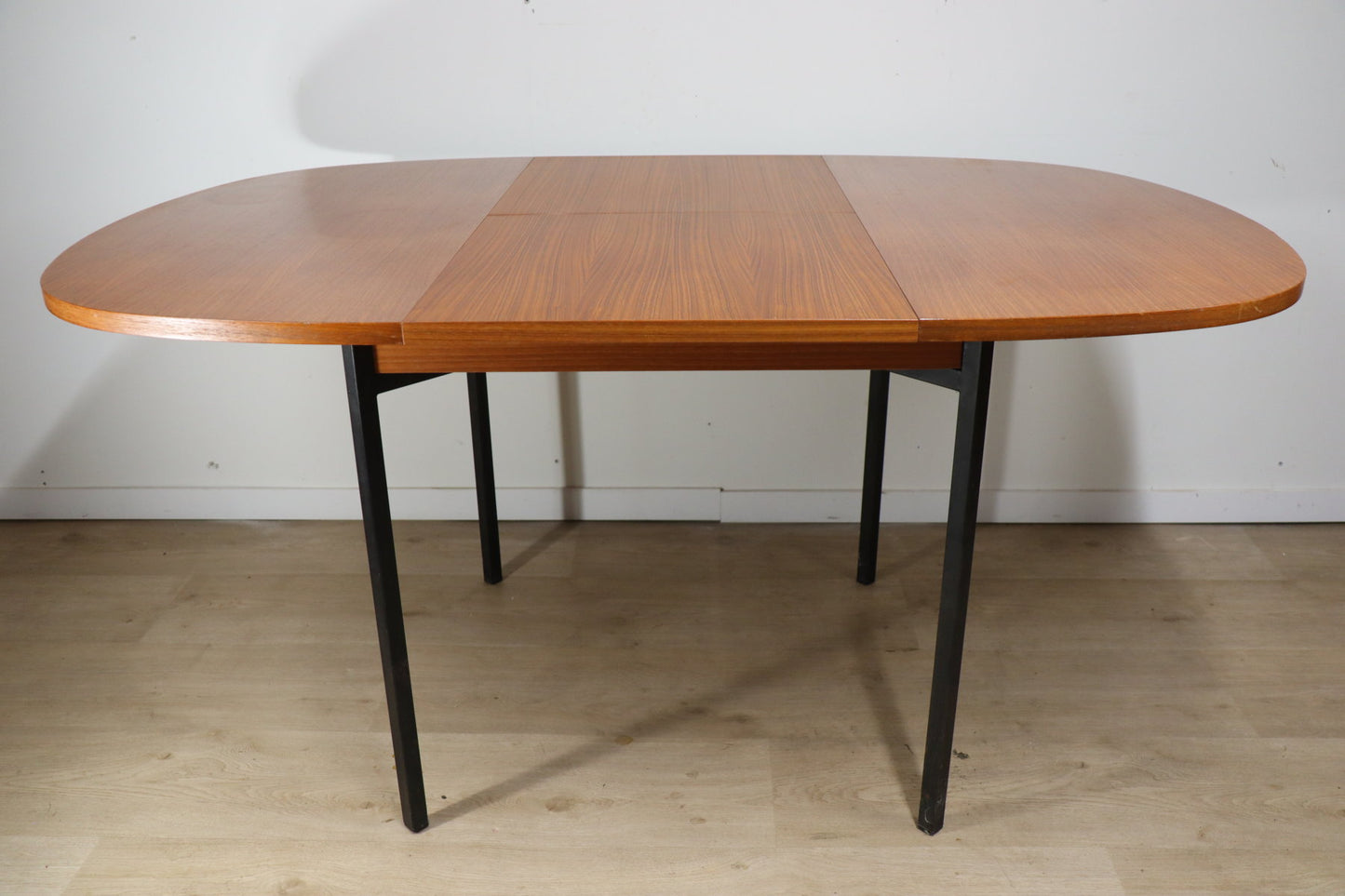Table extensible en teck de Pierre Guariche édition Minvielle, 1960