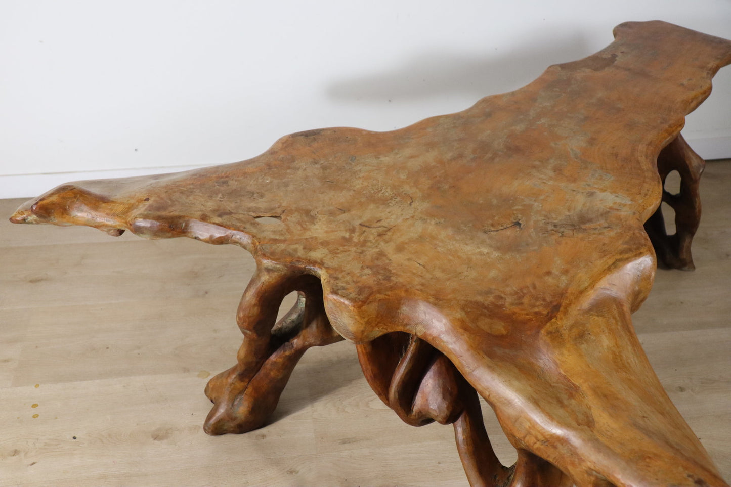 Table basse sculpturale "Racine" brutaliste en orme massif