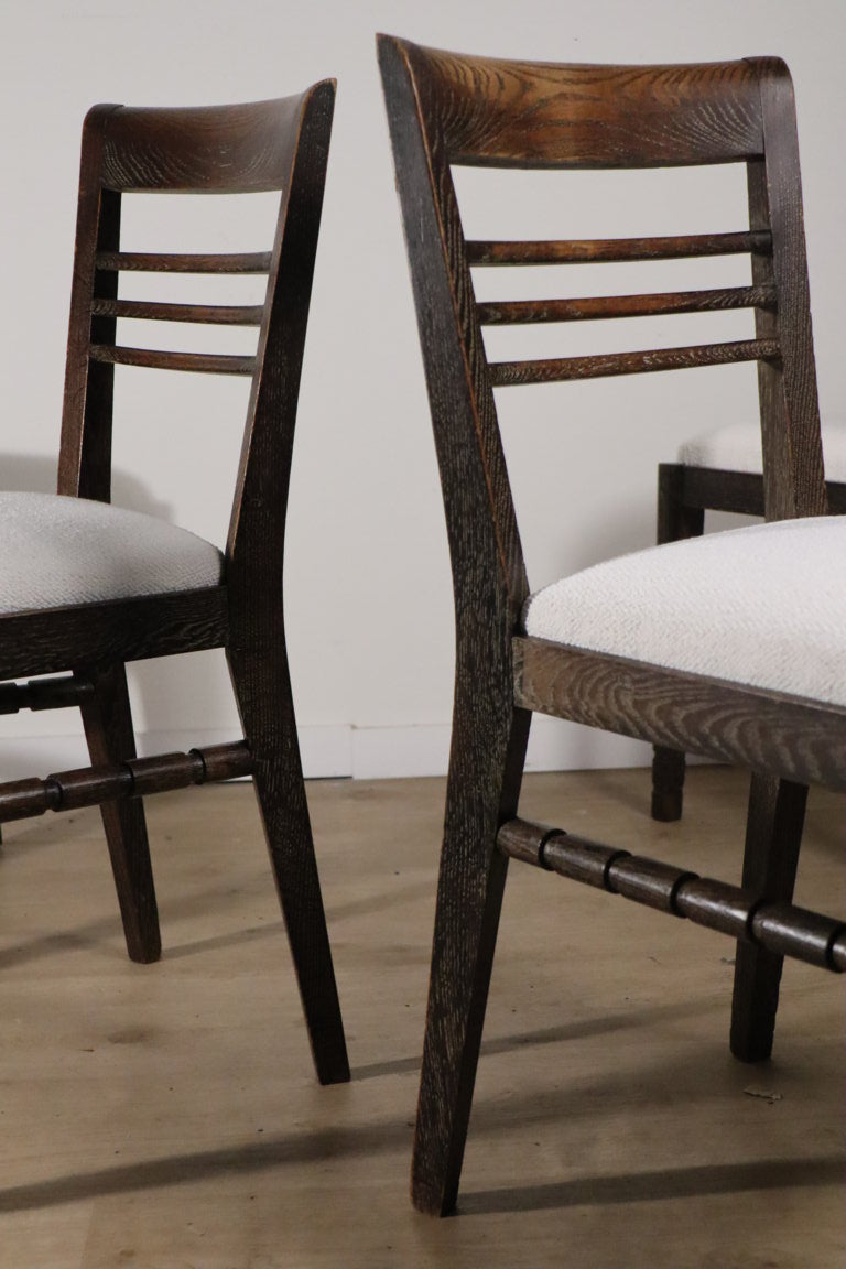 Série de 4 chaises moderniste en chêne et tissu bouclette, 1940