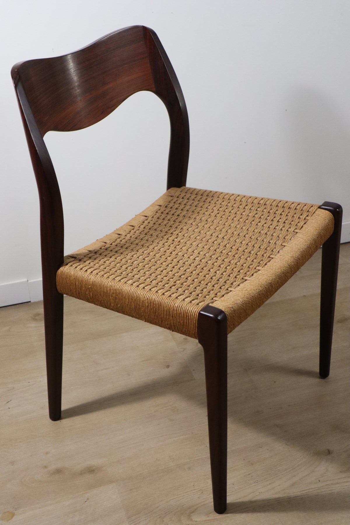 Chaise scandinave modèle 71 par Niels Otto Moller en teck et corde
