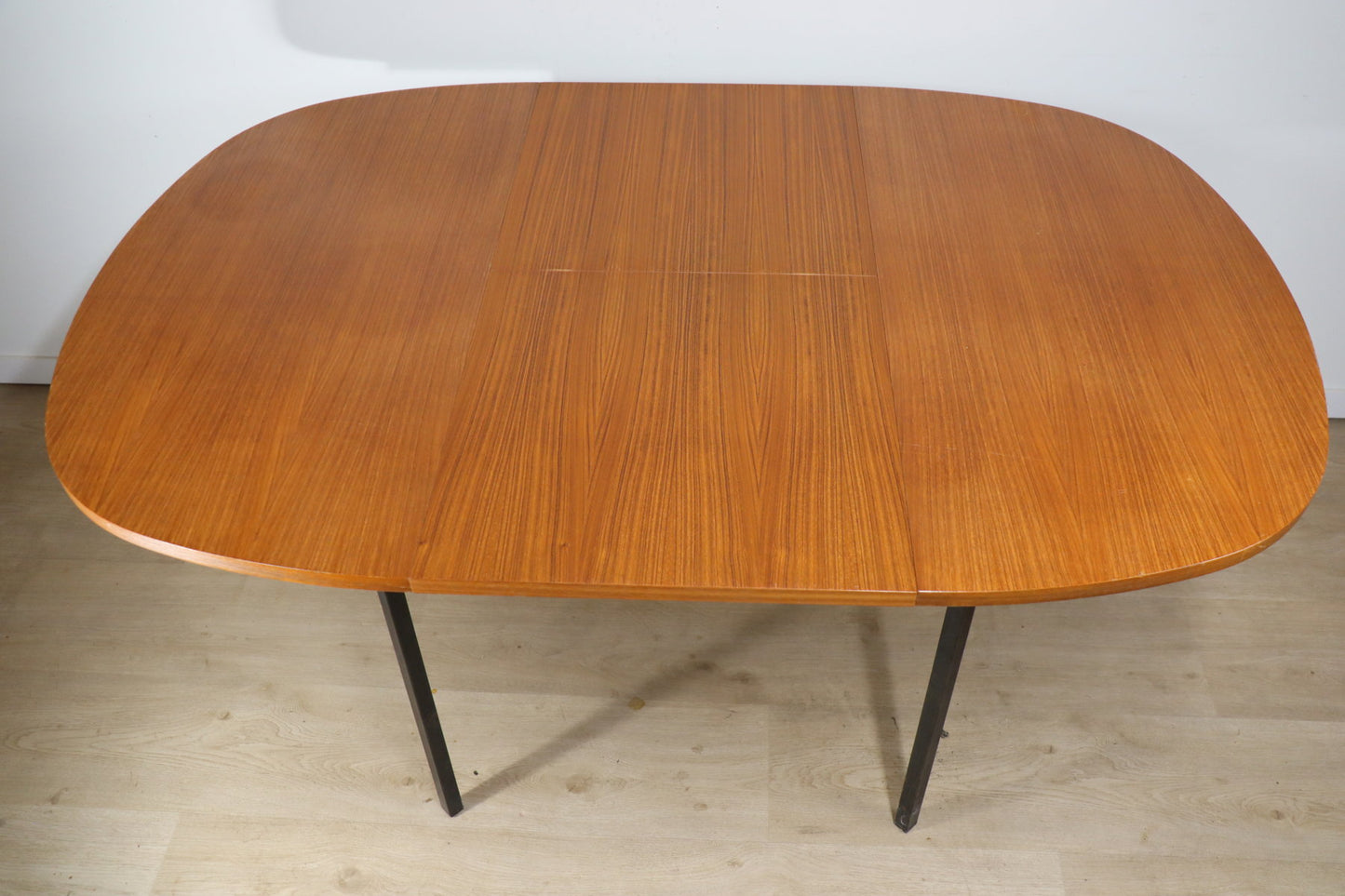 Table extensible en teck de Pierre Guariche édition Minvielle, 1960