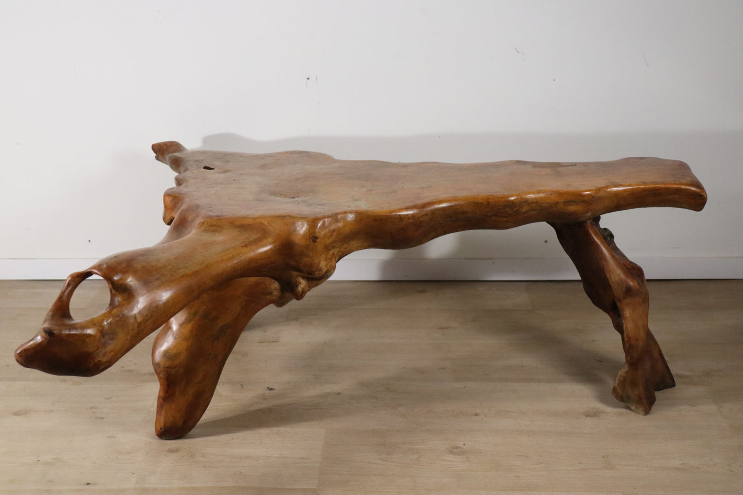 Table basse sculpturale "Racine" brutaliste en orme massif