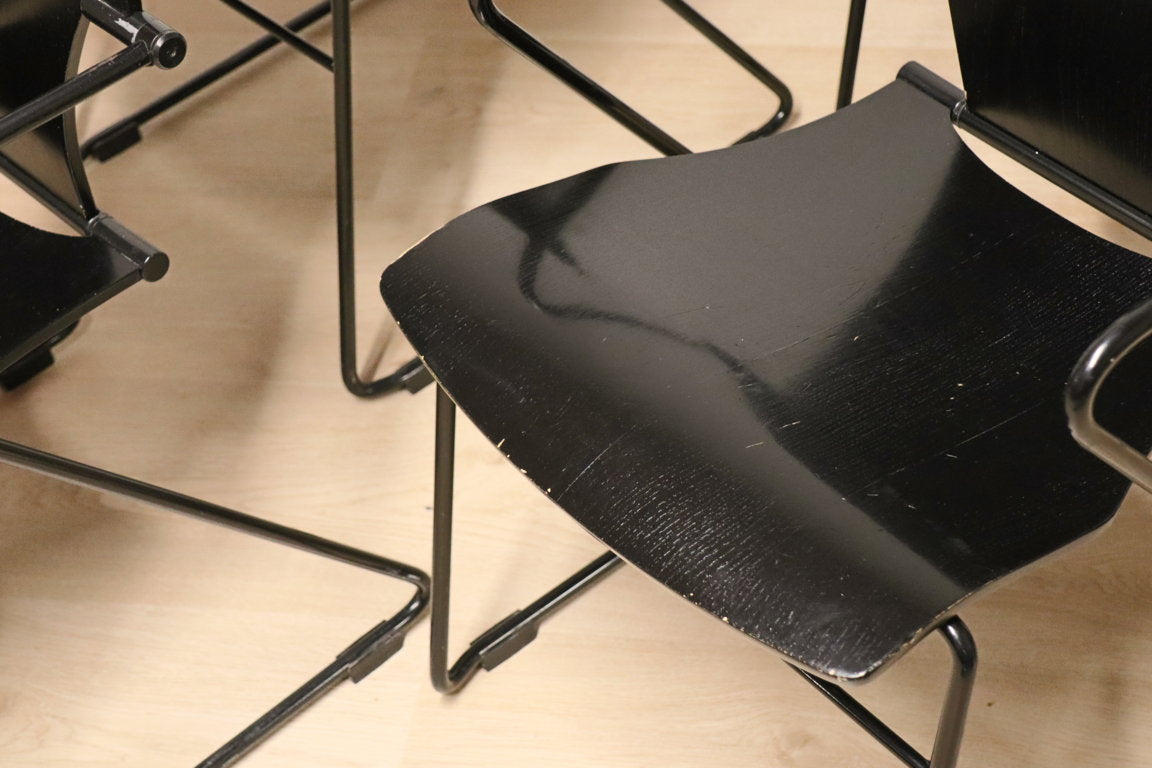 Série de 4 chaises minimaliste modèle "EGOA 300" par Josep Mora