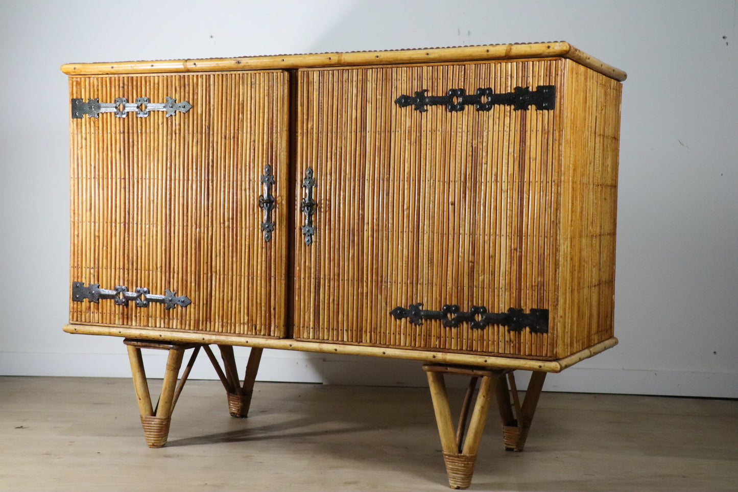 Buffet vintage en rotin tressé – 1960