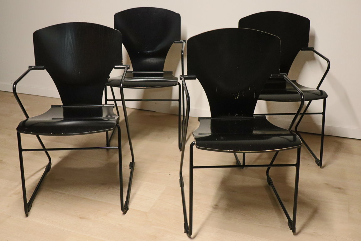 Série de 4 chaises minimaliste modèle "EGOA 300" par Josep Mora