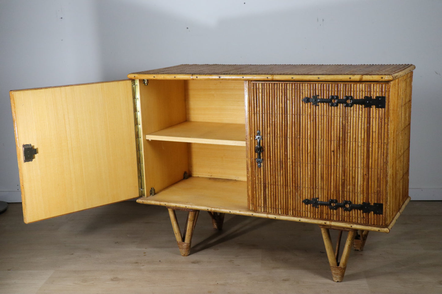 Buffet vintage en rotin tressé – 1960