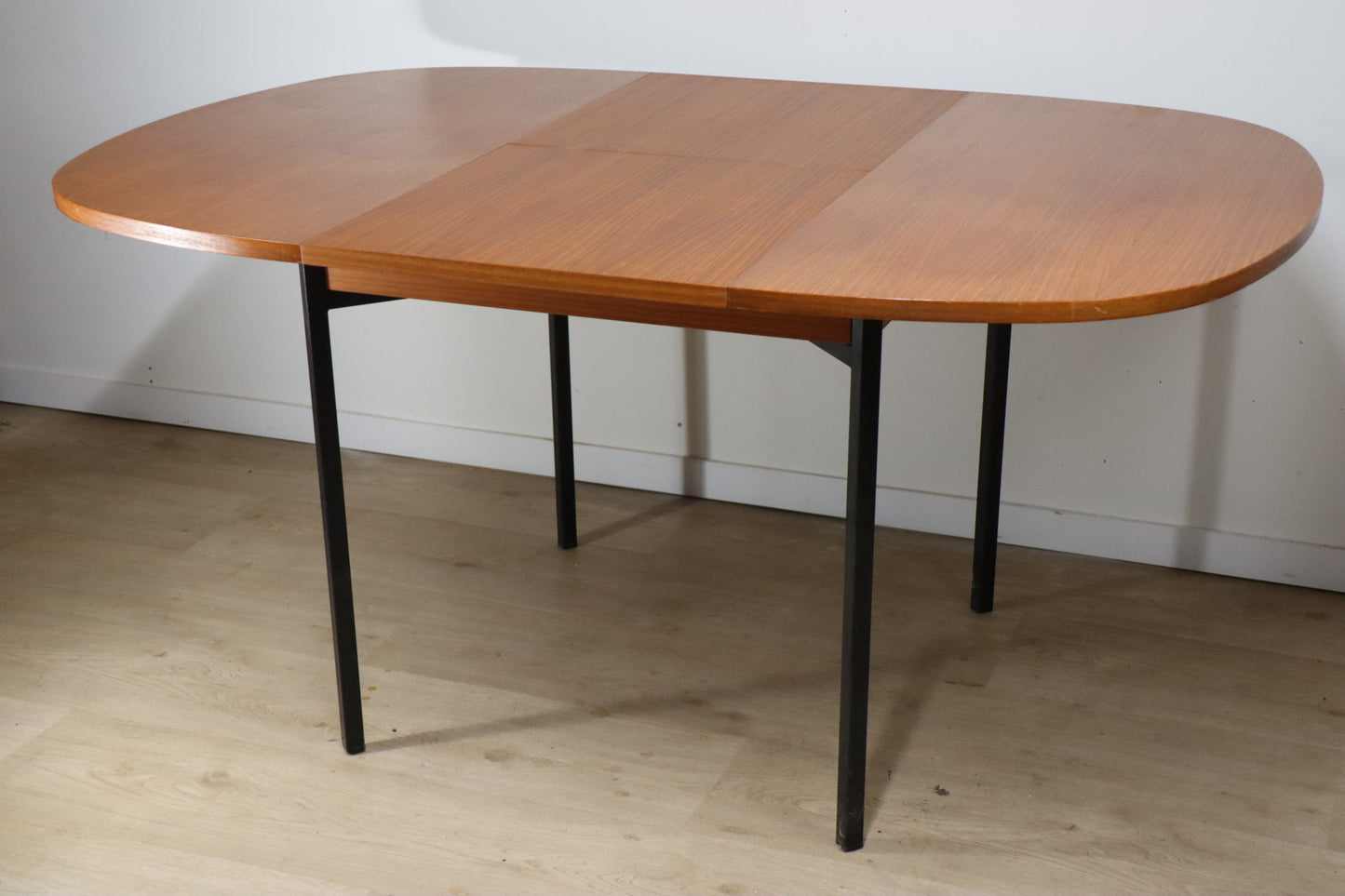 Table extensible en teck de Pierre Guariche édition Minvielle, 1960