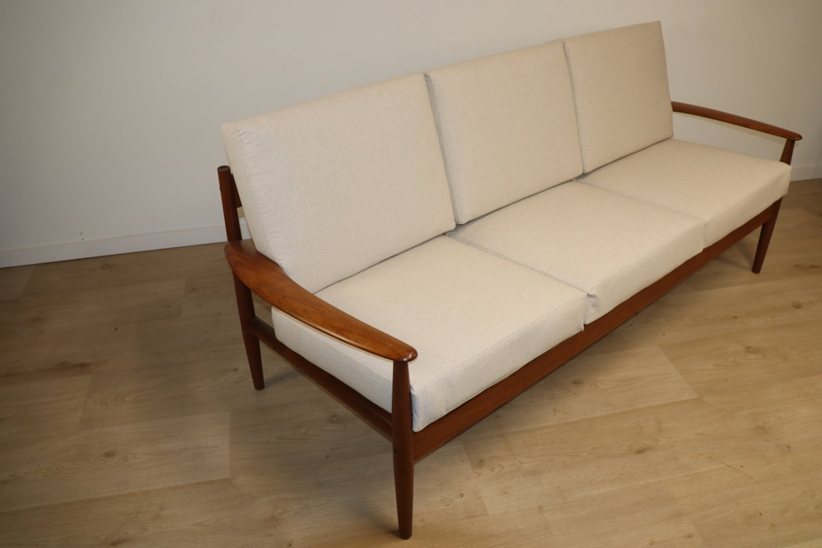 Canapé scandinave par Grete Jalk édition France & Son, 1960