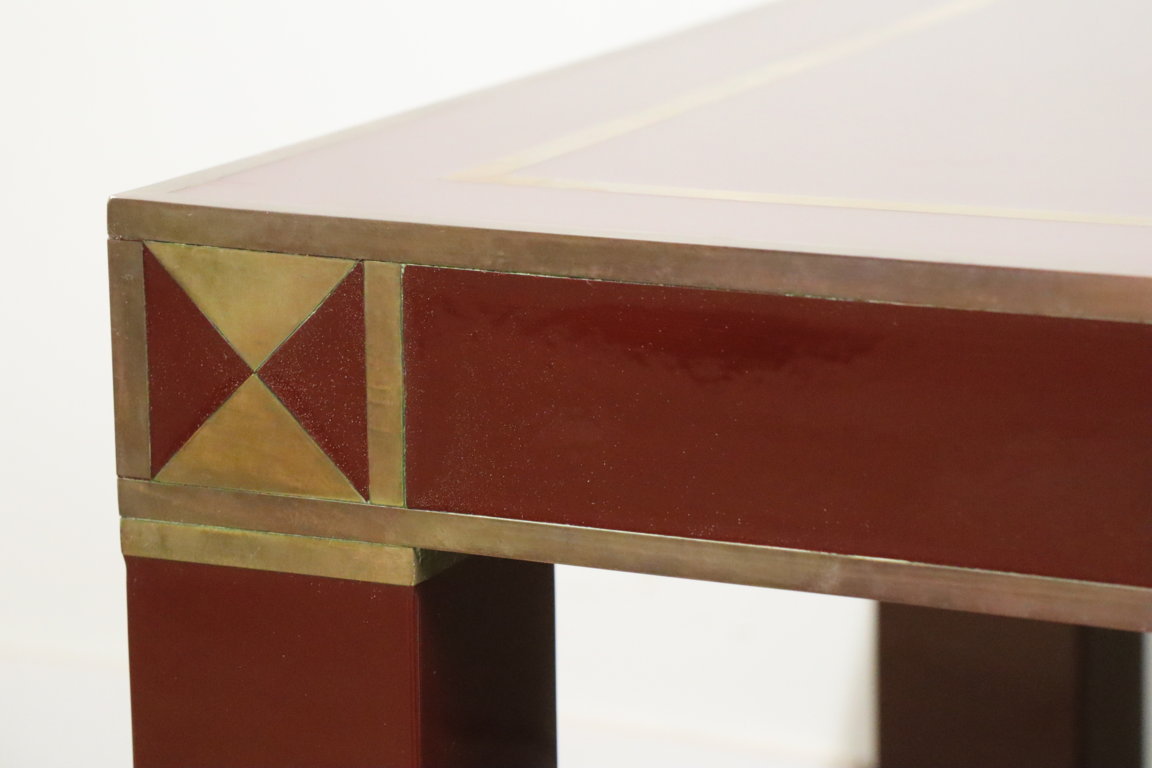 Table basse vintage Jean-Claude Mahey en bois laqué et laiton, 1970