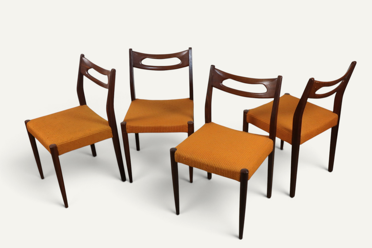 Série de 4 chaises vintage en teck et laine orange – années 60