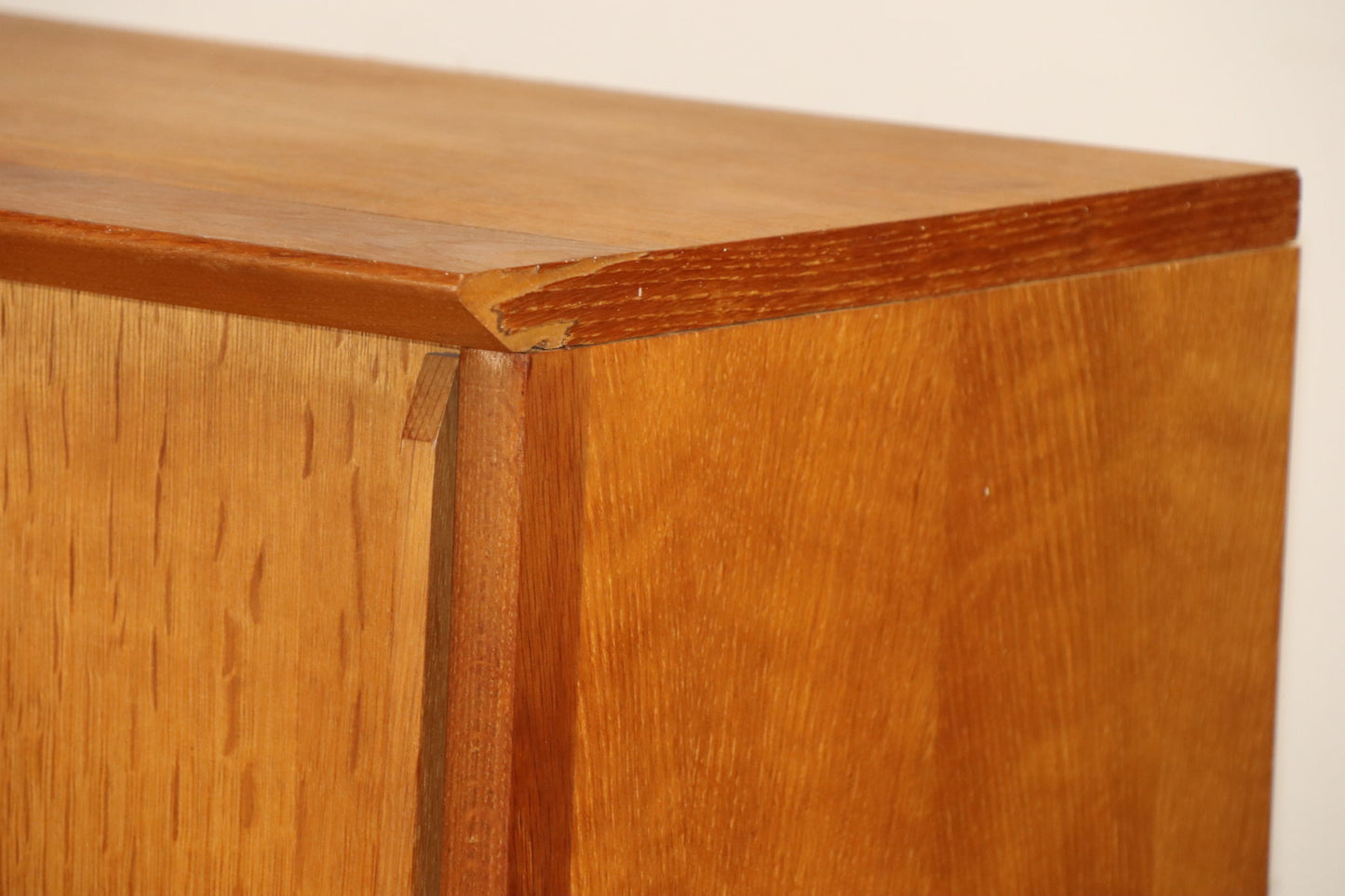 Meuble d'appoint vintage à portes coulissantes, 1960