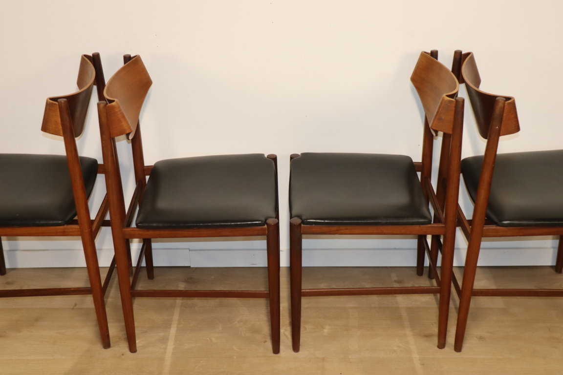 Série de 4 chaises italiennes par Gianfranco Frattini en teck, 1960