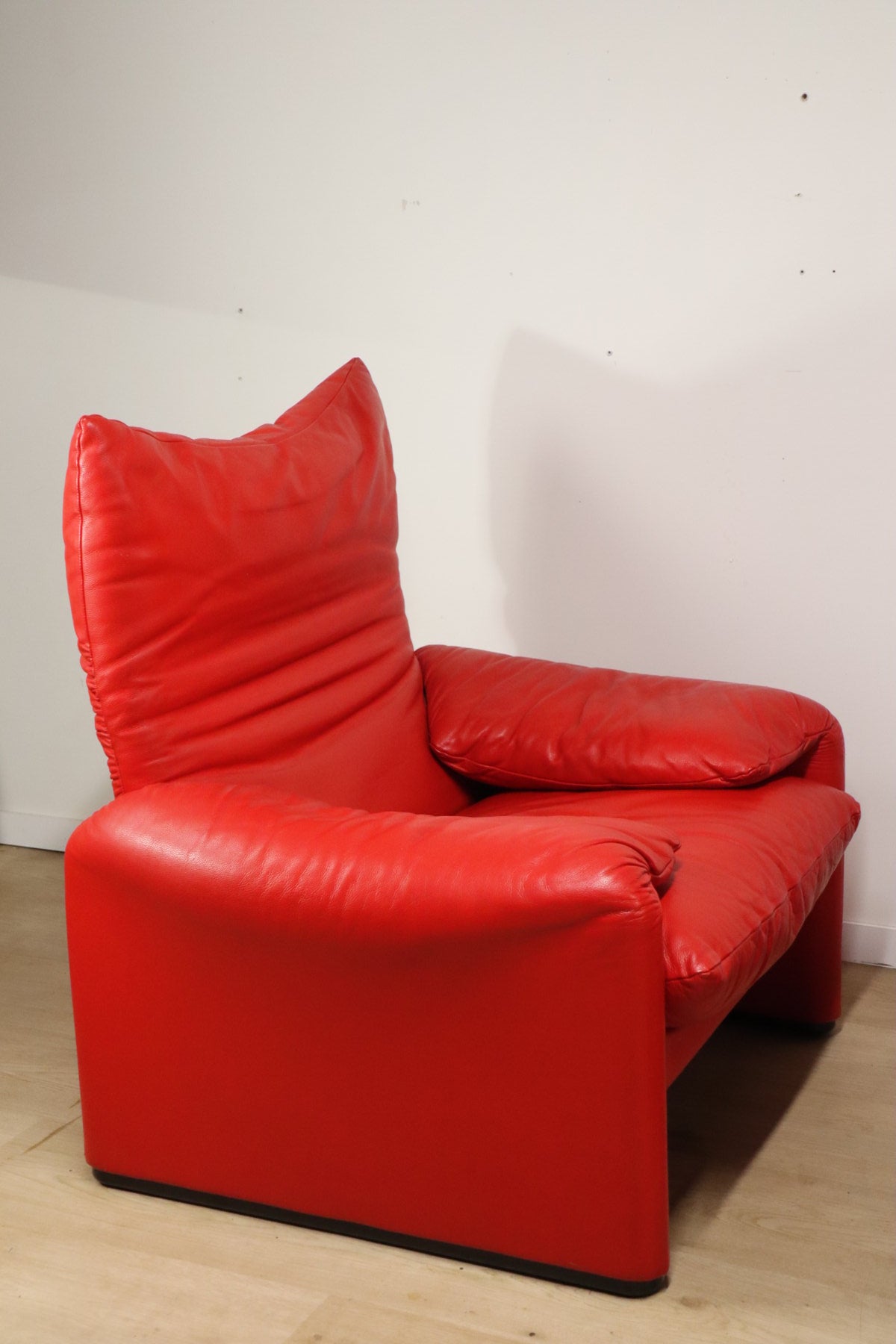 Fauteuil et ottoman Maralunga par Vico Magistretti pour Cassina