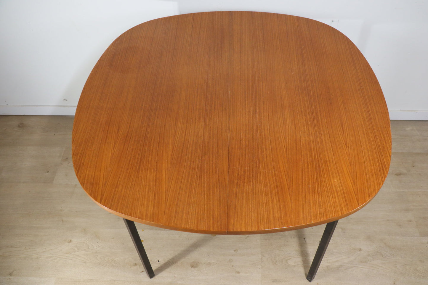 Table extensible en teck de Pierre Guariche édition Minvielle, 1960