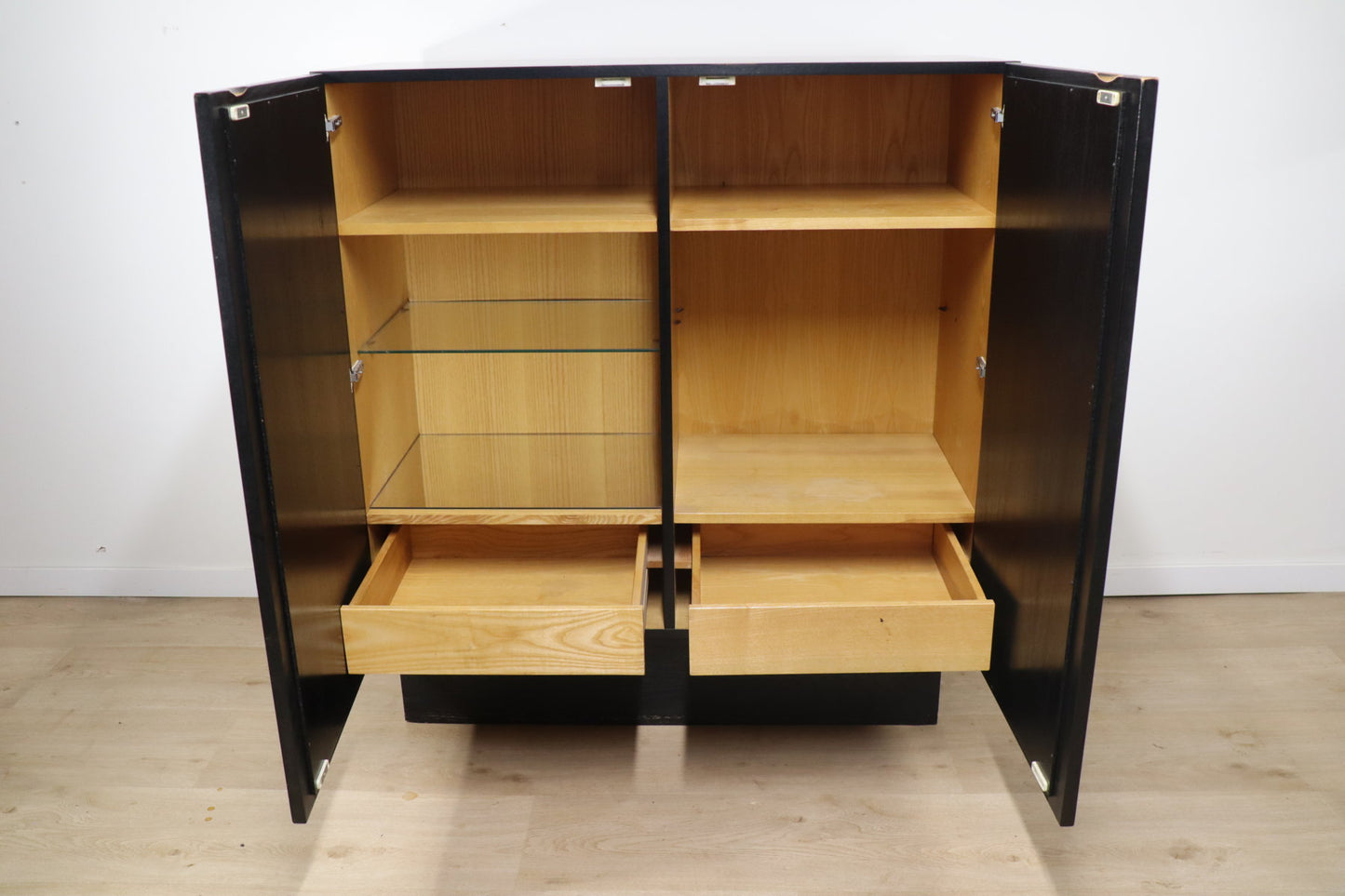 Cabinet buffet brutaliste sculpturale en bois noirci, 1970