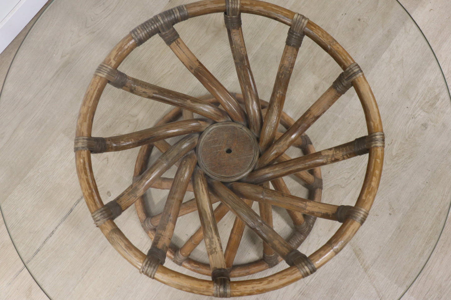 Table en bambou et verre par Bernard Govin – édition Eguizier, 1970