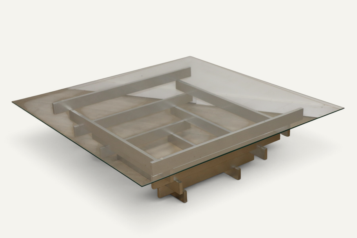 Table basse sculpturale en aluminium brossé et verre – années 1970