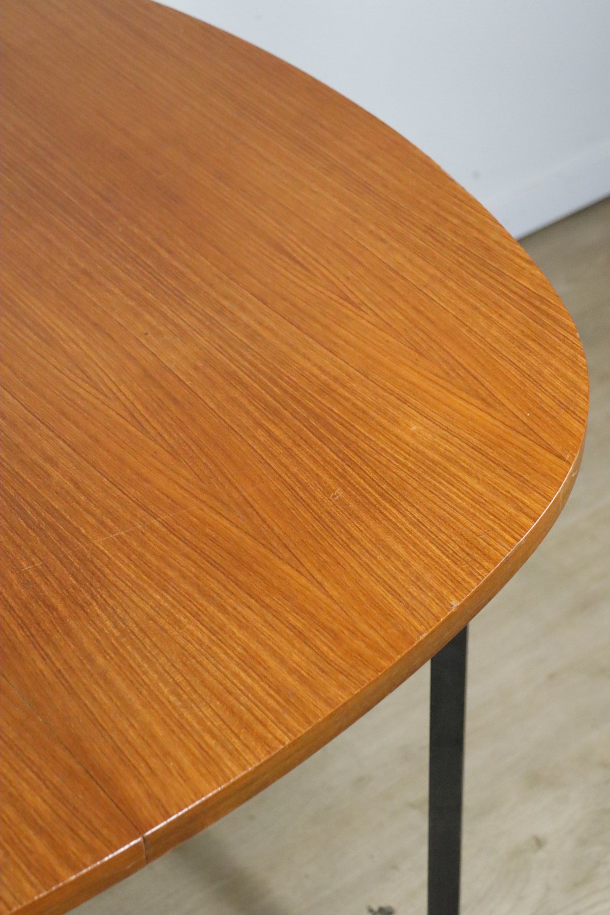 Table extensible en teck de Pierre Guariche édition Minvielle, 1960