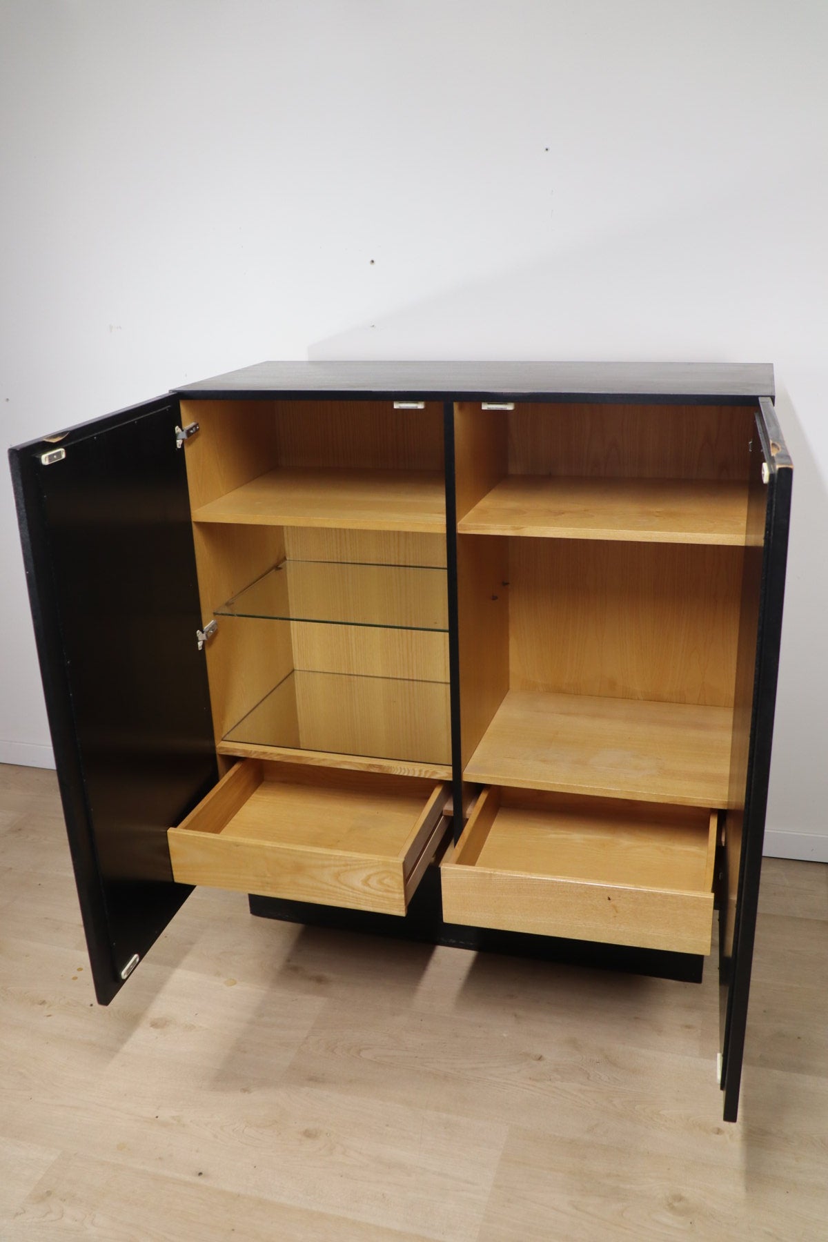 Cabinet buffet brutaliste sculpturale en bois noirci, 1970