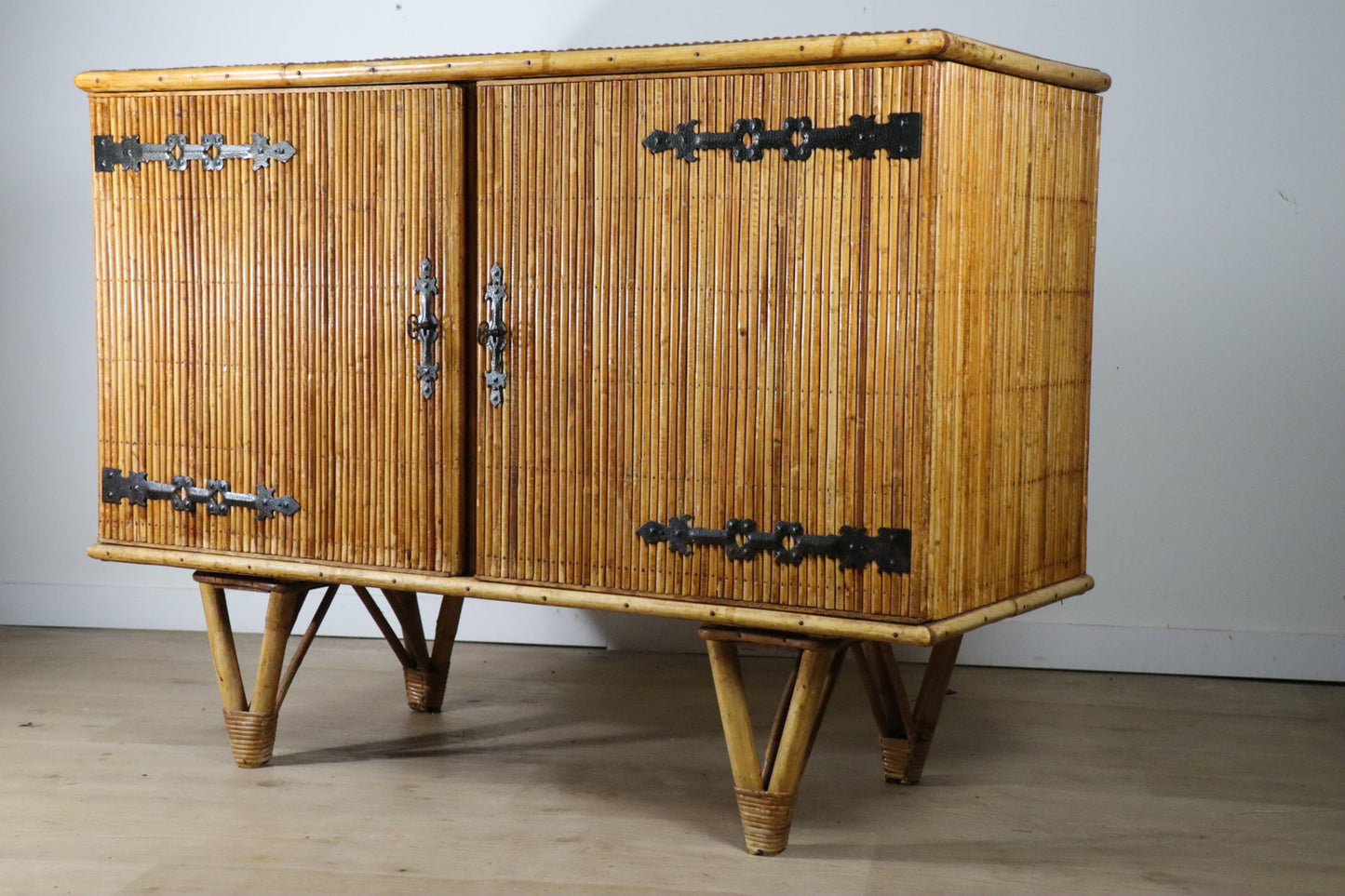 Buffet vintage en rotin tressé – 1960