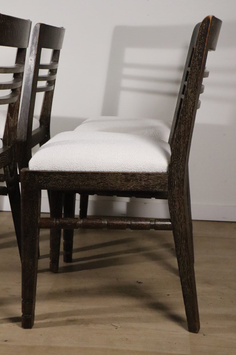 Série de 4 chaises moderniste en chêne et tissu bouclette, 1940