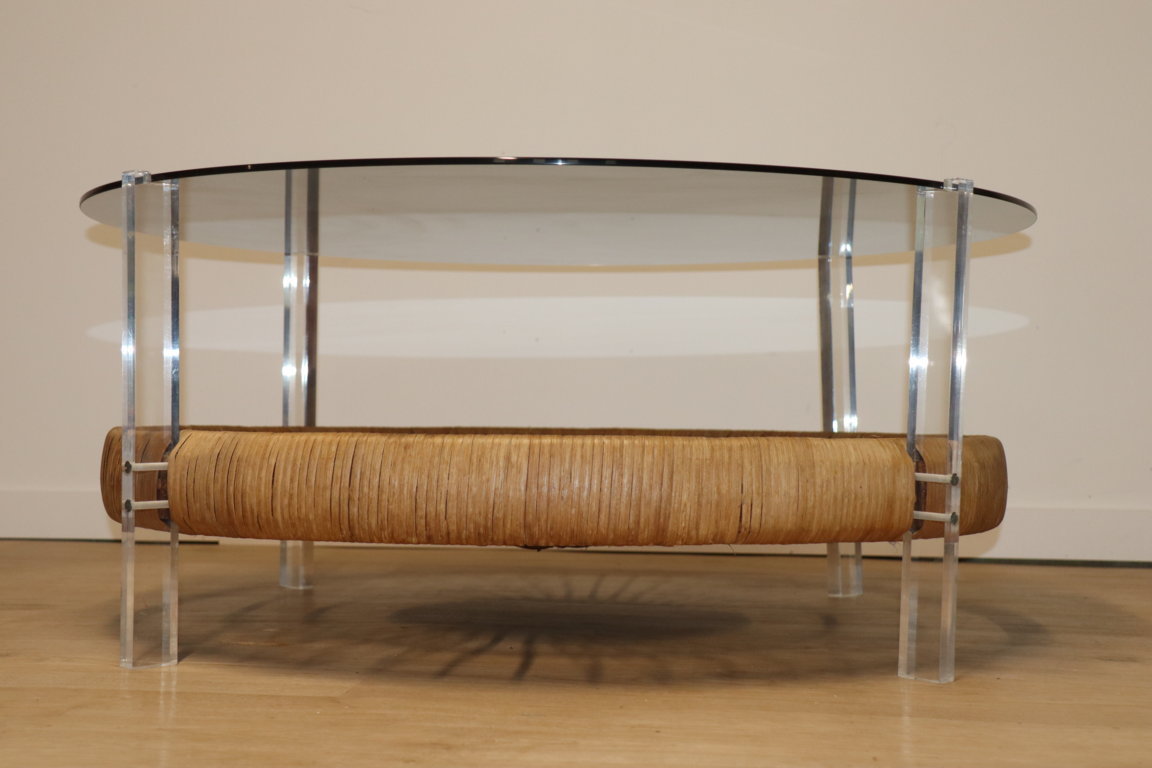Table basse vintage en verre, rotin et lucite années 70