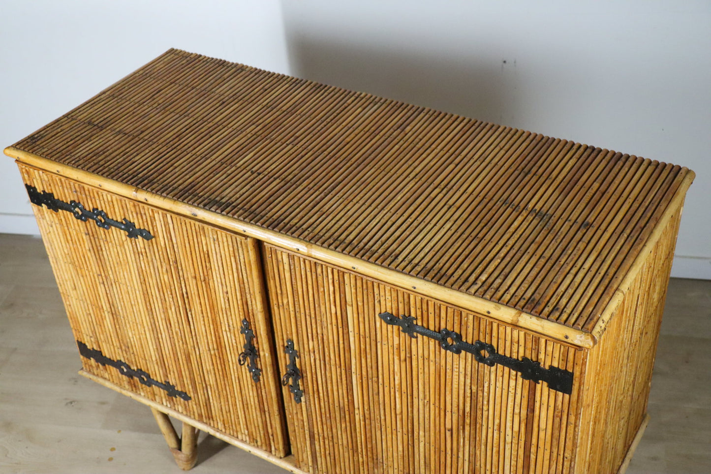 Buffet vintage en rotin tressé – 1960