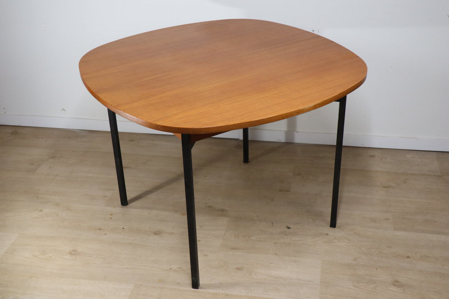 Table extensible en teck de Pierre Guariche édition Minvielle, 1960