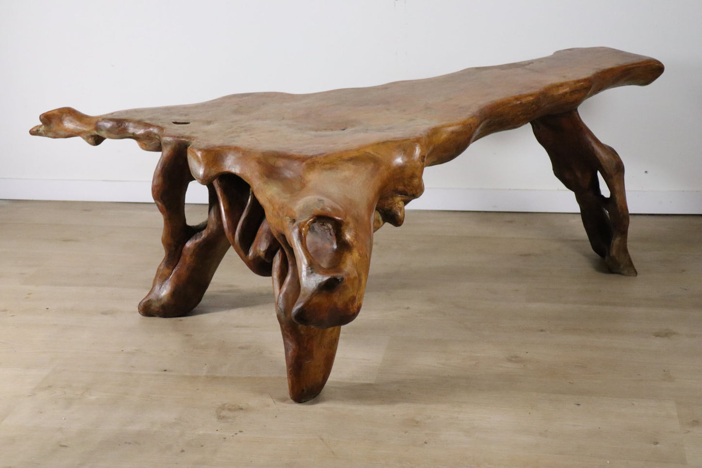 Table basse sculpturale "Racine" brutaliste en orme massif