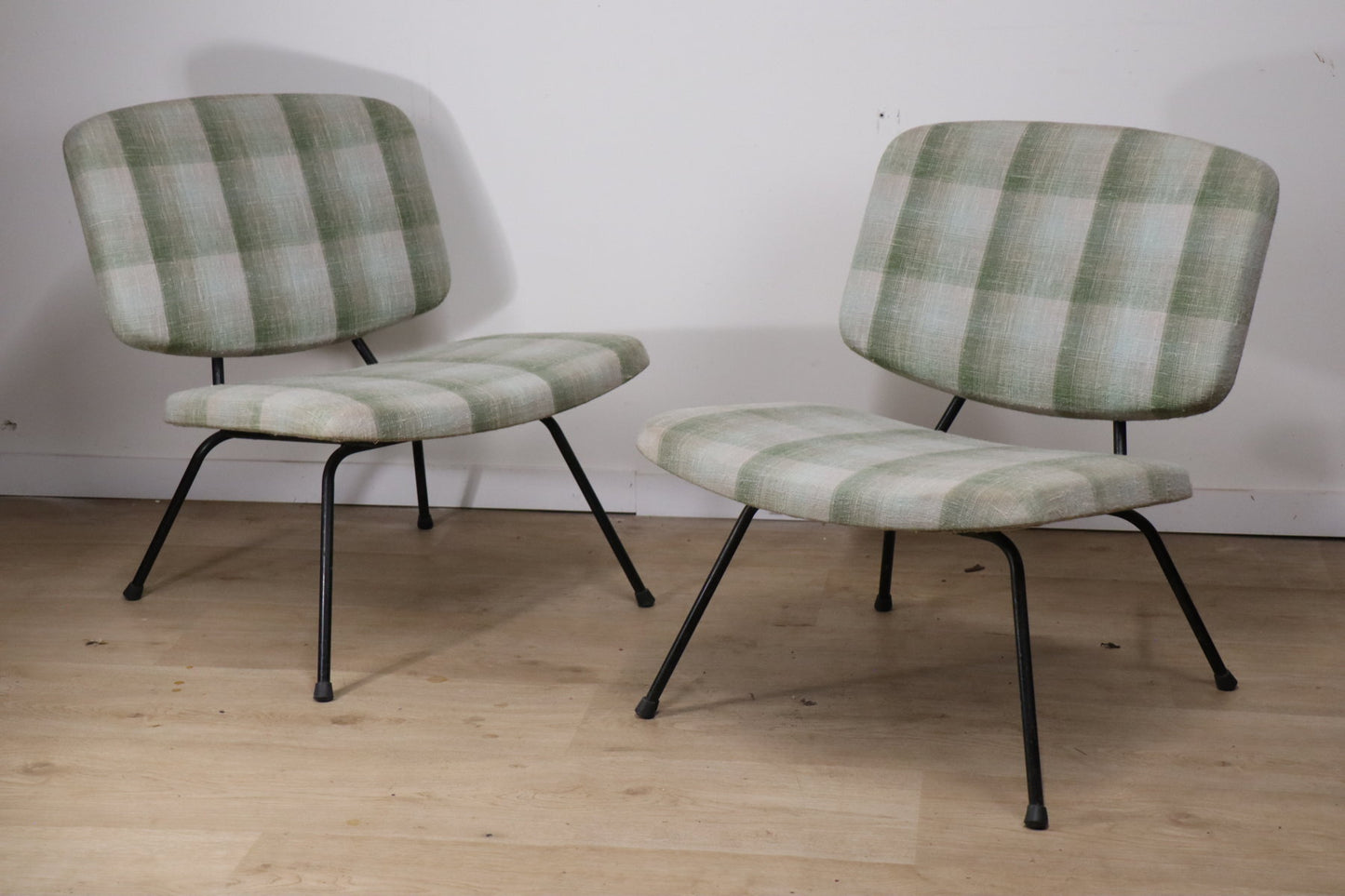 Paire de chauffeuses vintage de Pierre Paulin modèle CM190