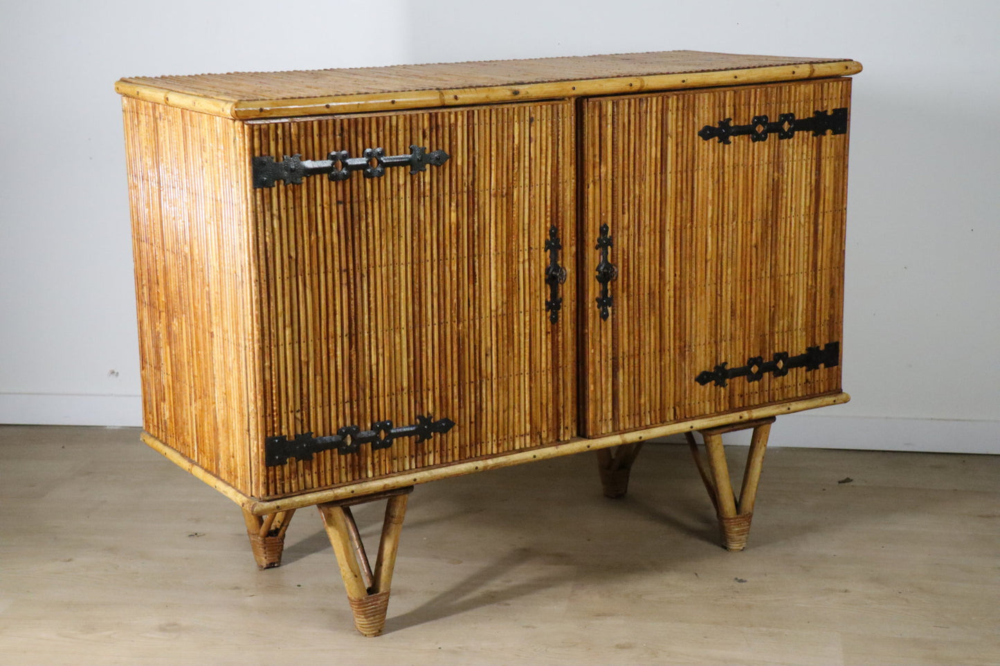 Buffet vintage en rotin tressé – 1960