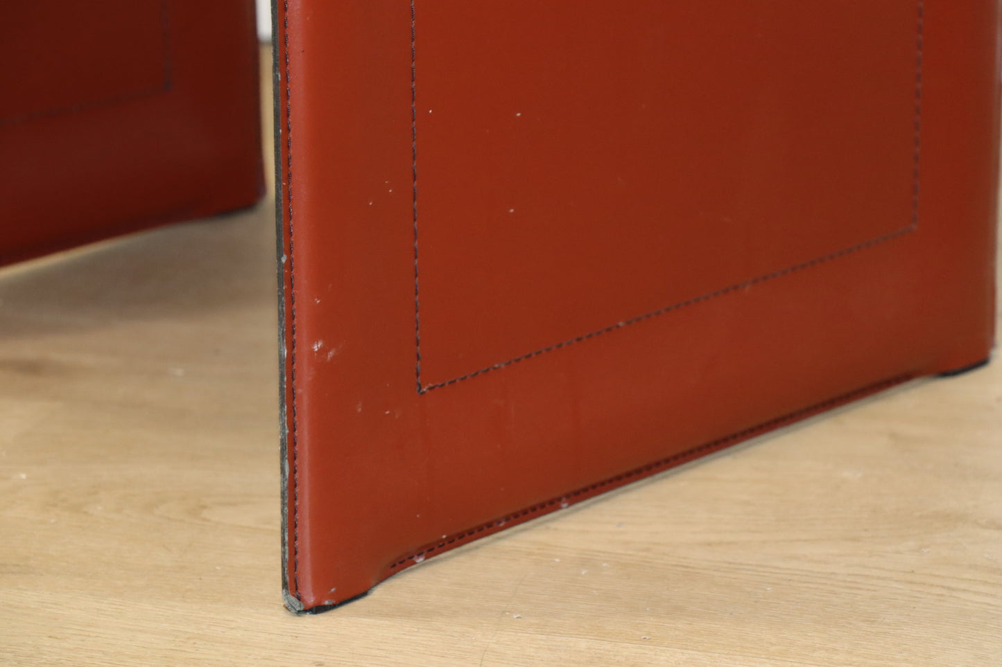 Fauteuil en cuir design minimaliste