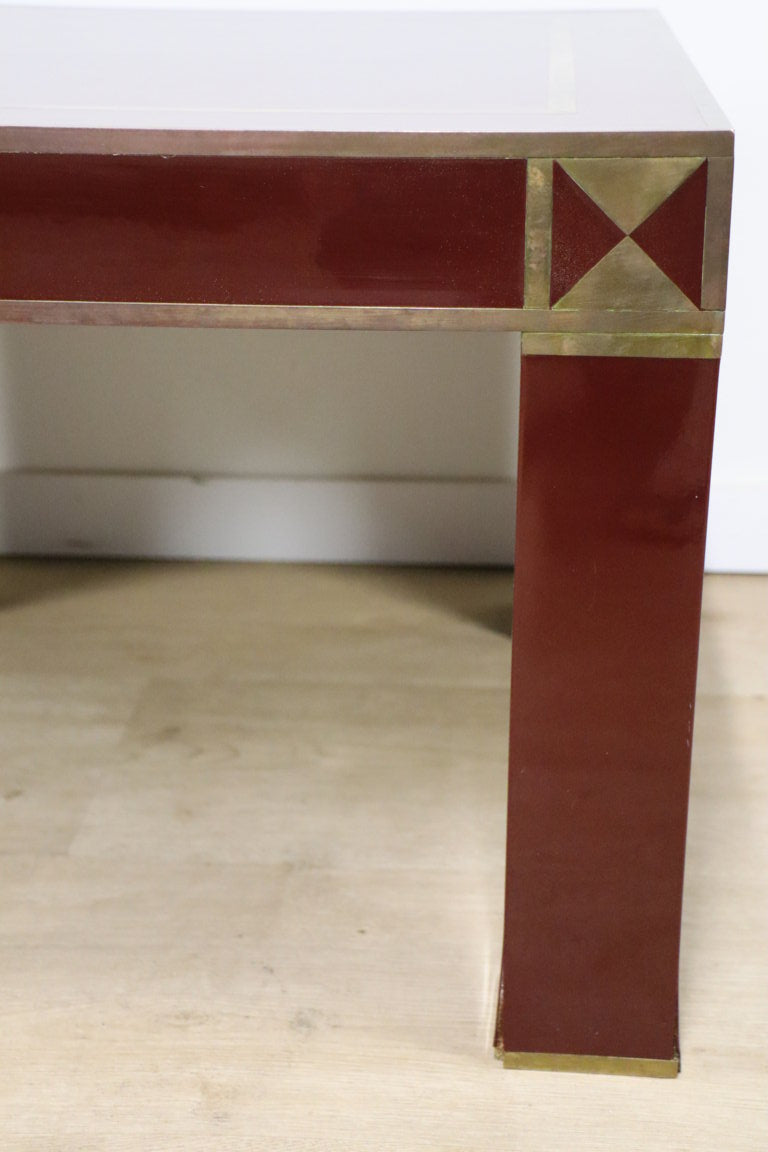 Table basse vintage Jean-Claude Mahey en bois laqué et laiton, 1970
