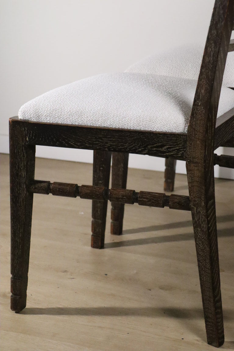 Série de 4 chaises moderniste en chêne et tissu bouclette, 1940