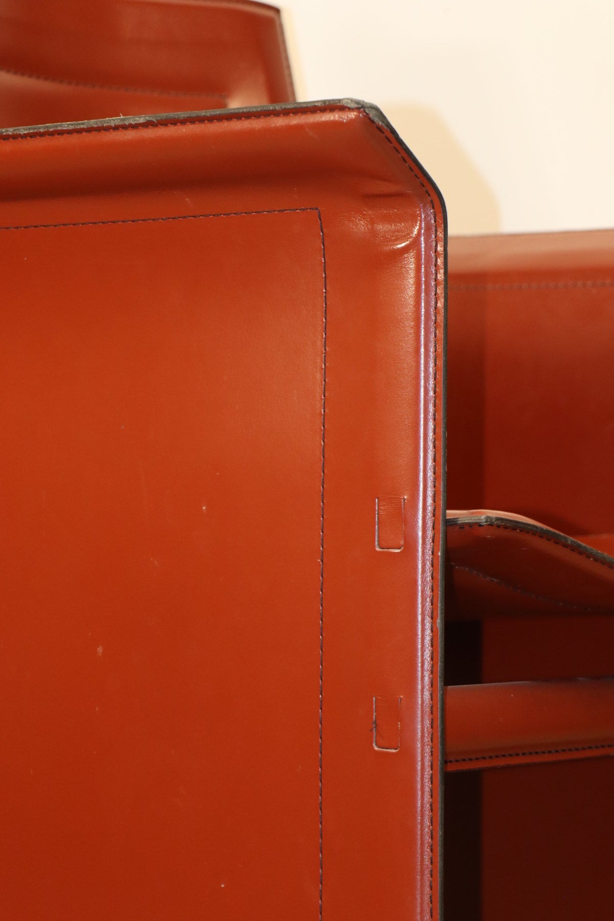 Fauteuil en cuir design minimaliste