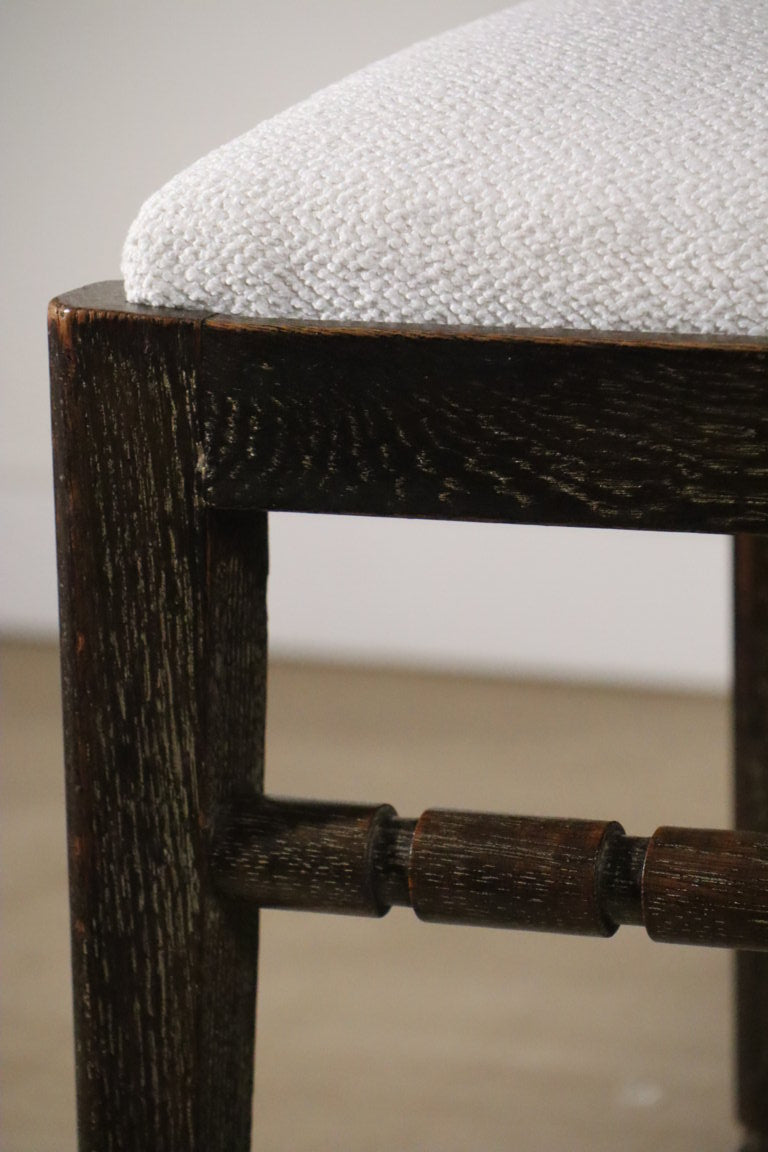 Série de 4 chaises moderniste en chêne et tissu bouclette, 1940
