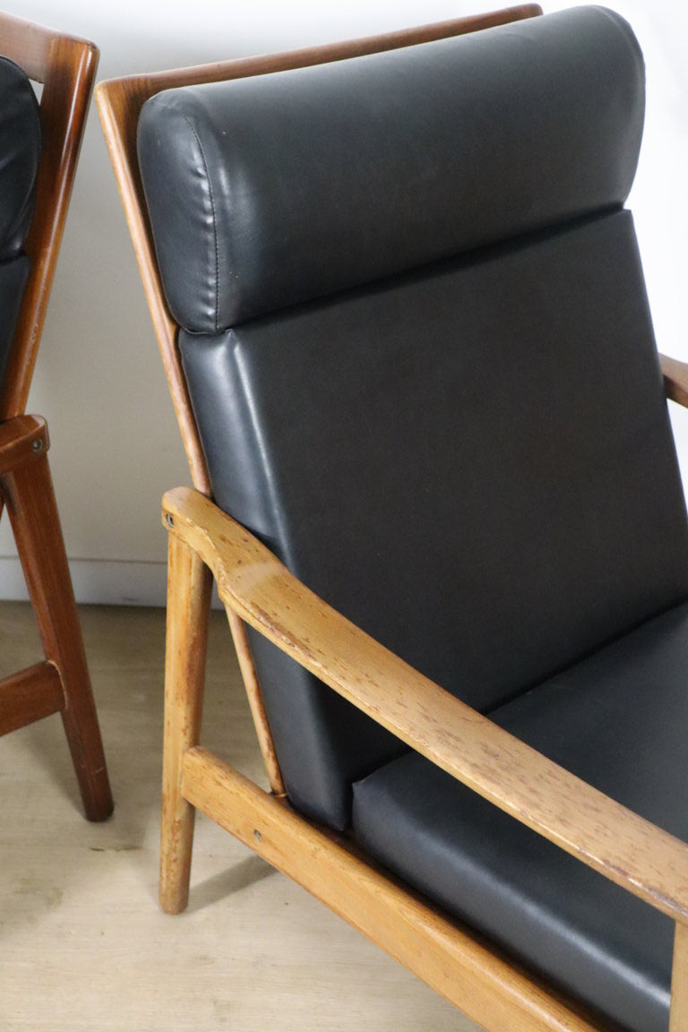 Paire de fauteuils scandinave en teck et skai, 1960