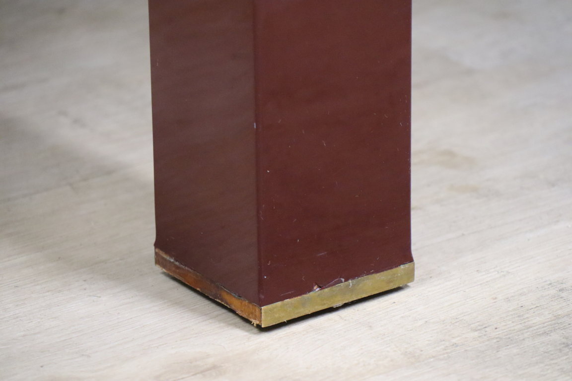 Table basse vintage Jean-Claude Mahey en bois laqué et laiton, 1970