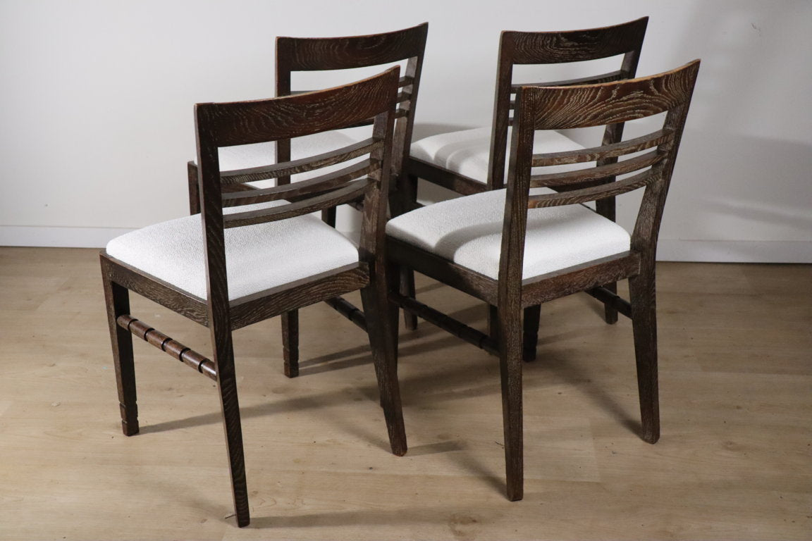 Série de 4 chaises moderniste en chêne et tissu bouclette, 1940