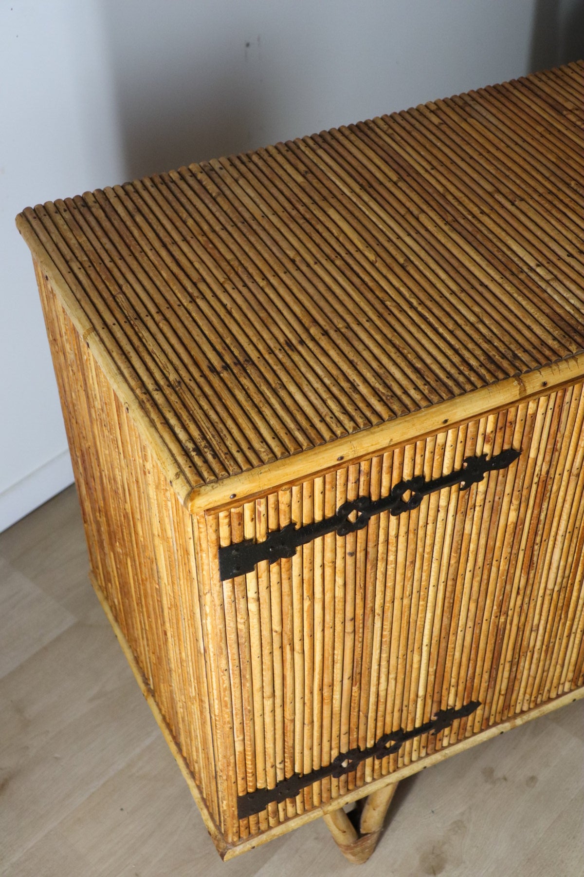 Buffet vintage en rotin tressé – 1960