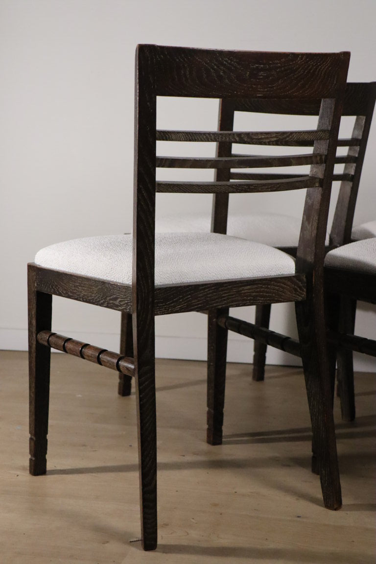 Série de 4 chaises moderniste en chêne et tissu bouclette, 1940