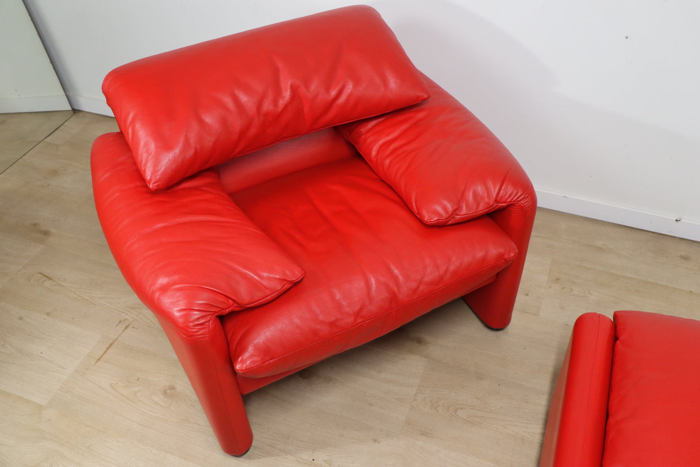 Fauteuil et ottoman Maralunga par Vico Magistretti pour Cassina