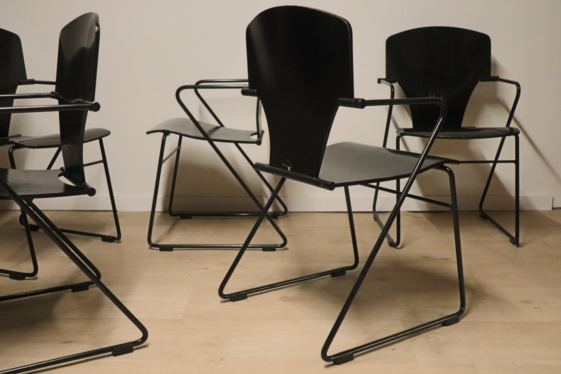 Série de 6 chaises minimaliste modèle "EGOA 300" par Josep Mora